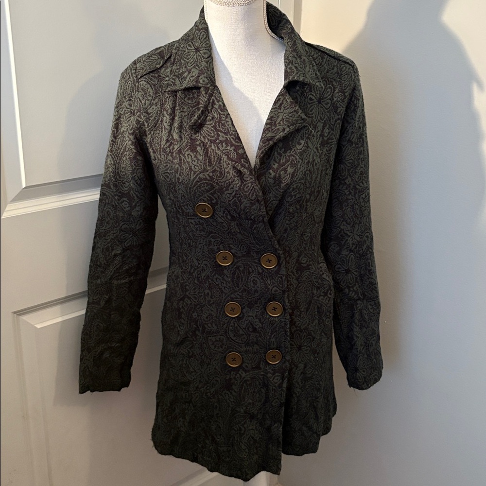 🥭 (4 for $15) HP 🥳🎉Floral Pattern Spring Coat Button Missing